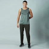 Men Slim Fit Round Neck Sleeveless Tank Top With arrow print at chest