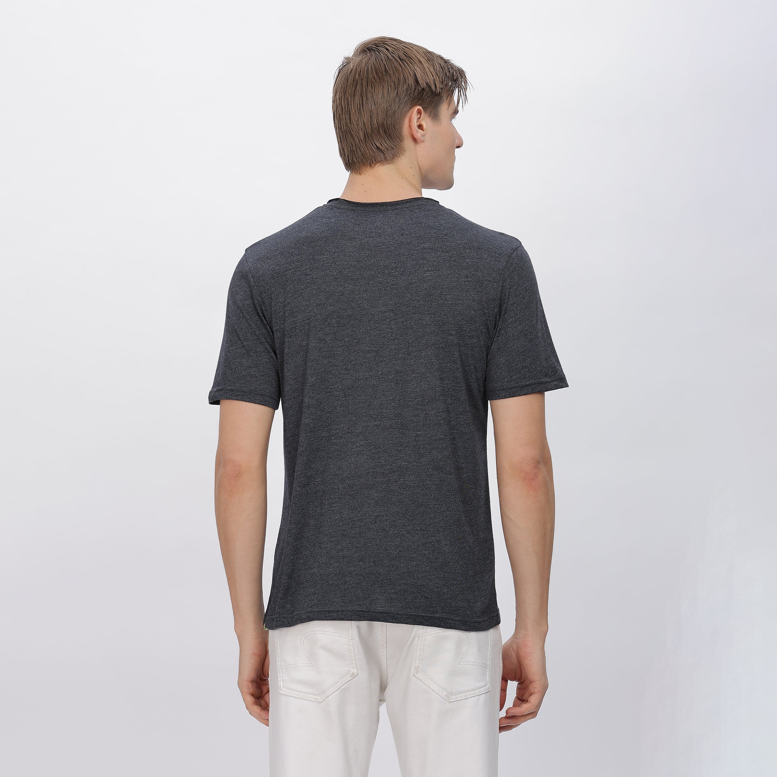 Black men's t-shirt – durable and moisture-wicking fabric