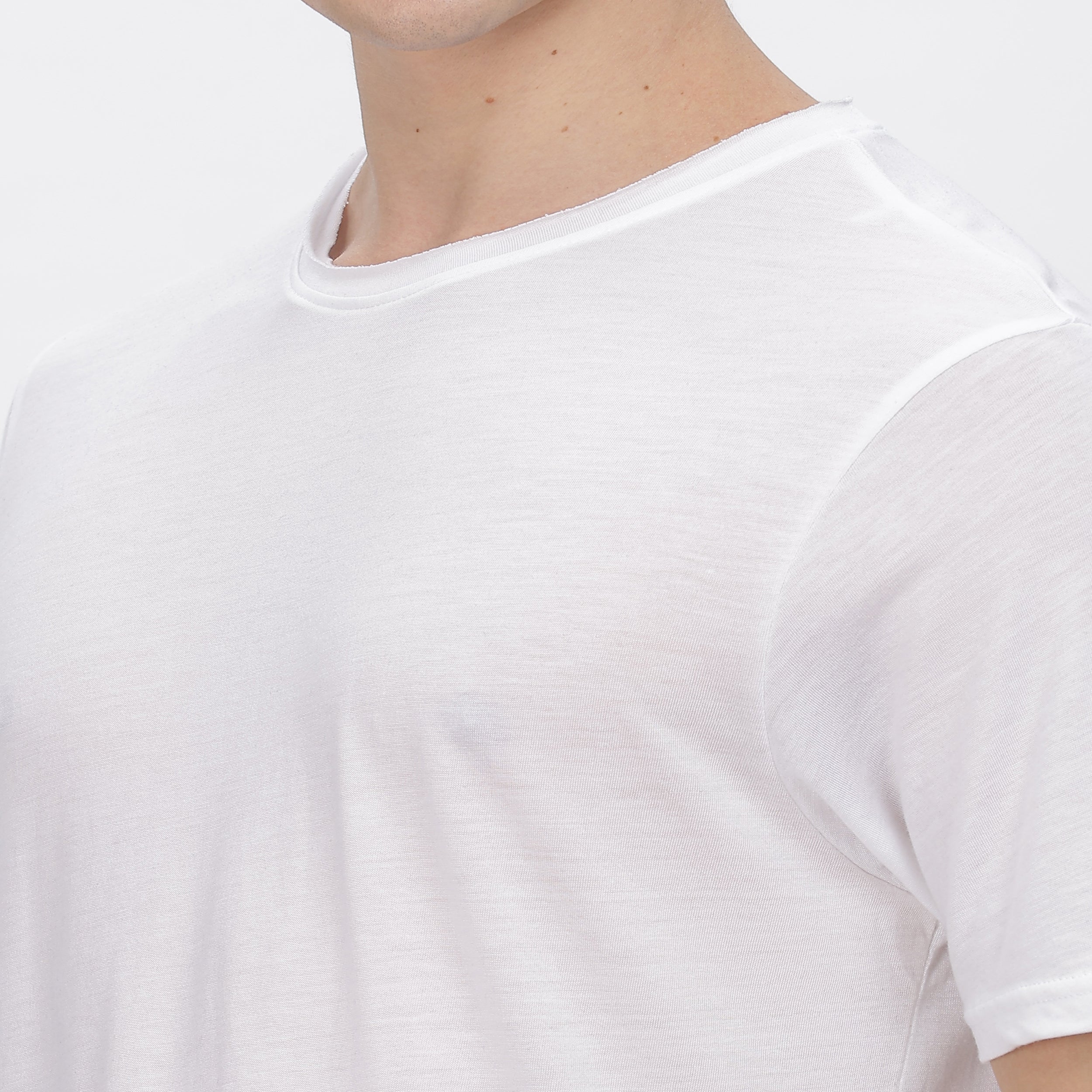 Casual White t-shirt for men – lightweight and breathable