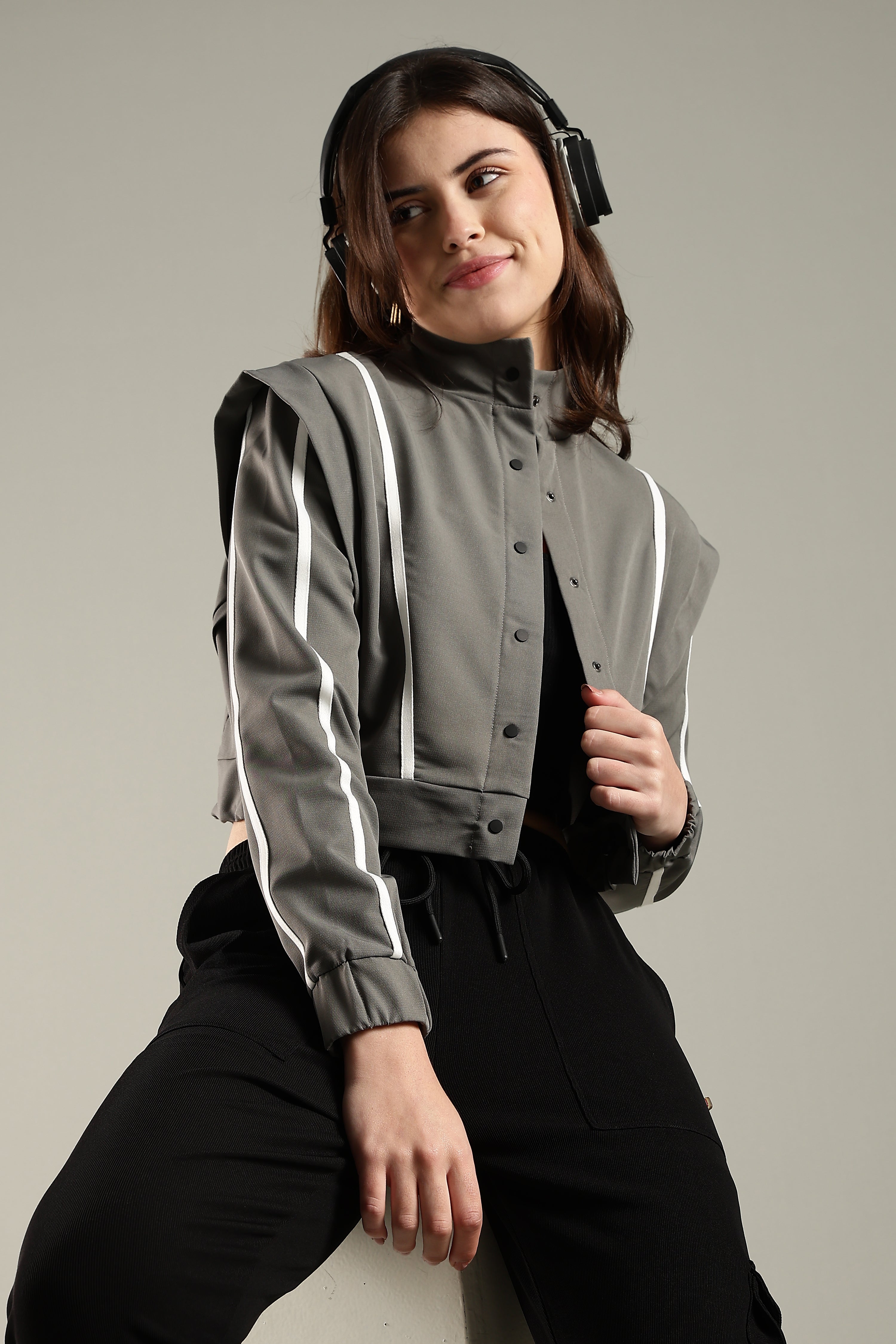 Women's Snap Button Crop Jacket with Elastic Drawstring