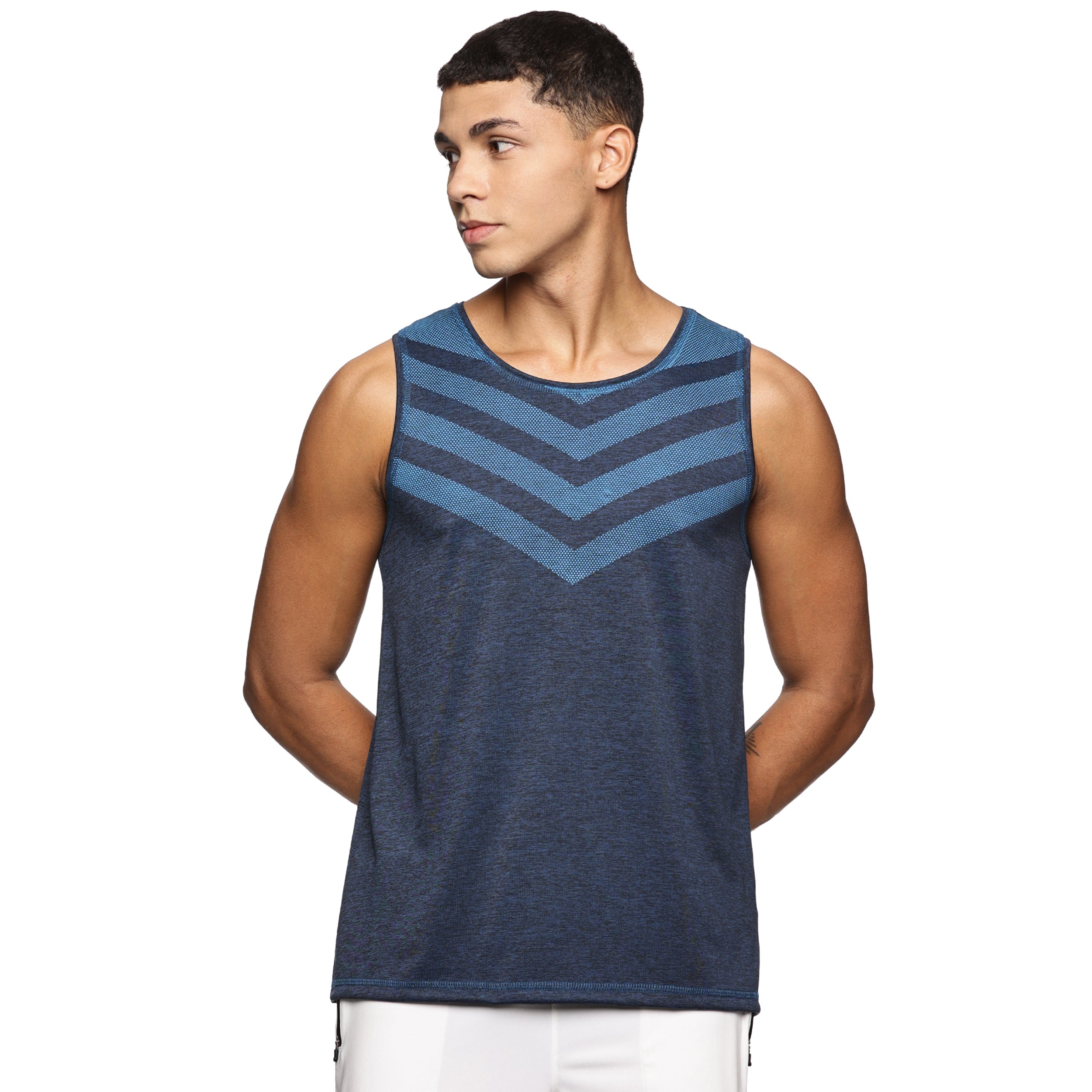 Men Slim Fit Round Neck Sleeveless Tank Top With arrow print at chest