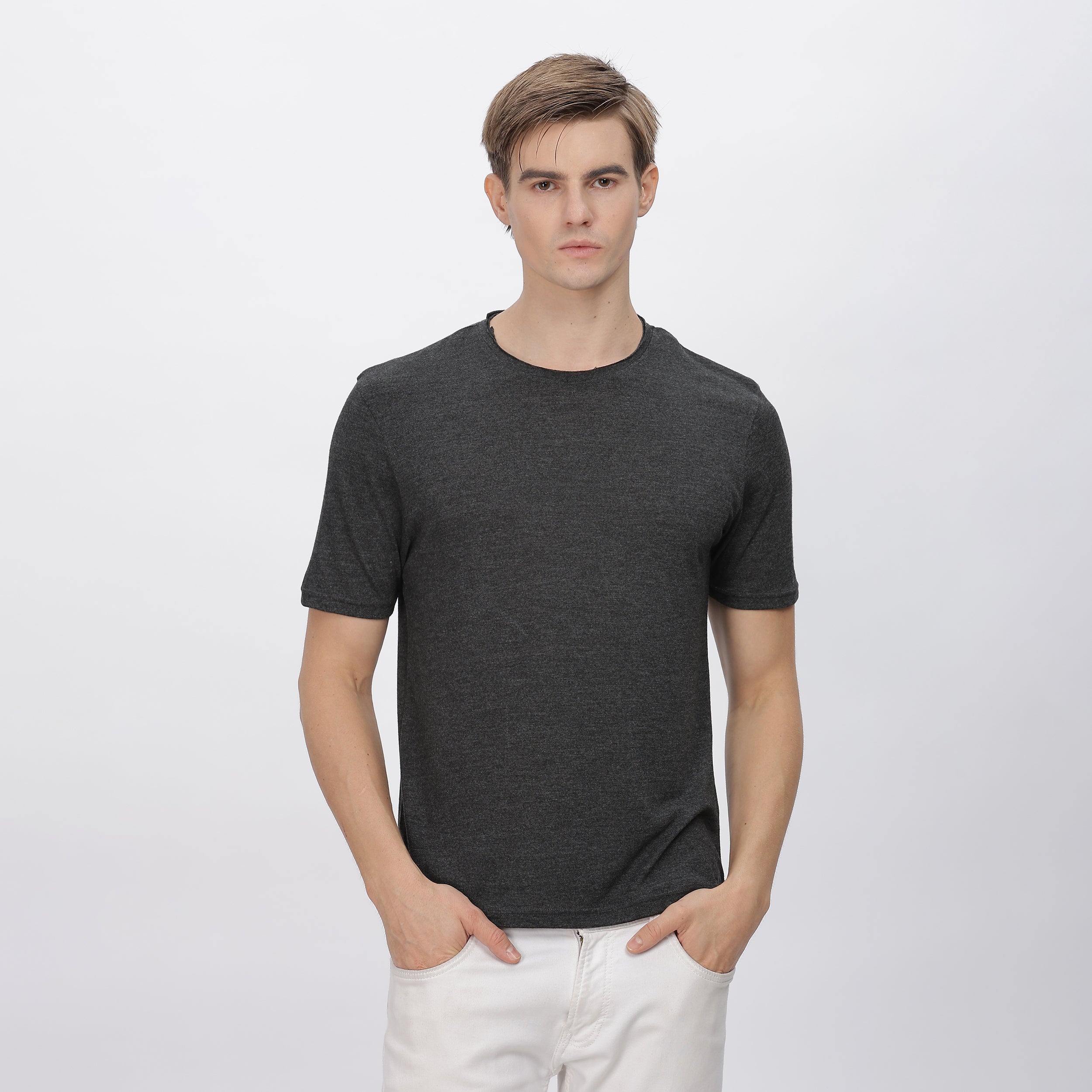 High-quality men's Black t-shirt – wrinkle-resistant and stylish