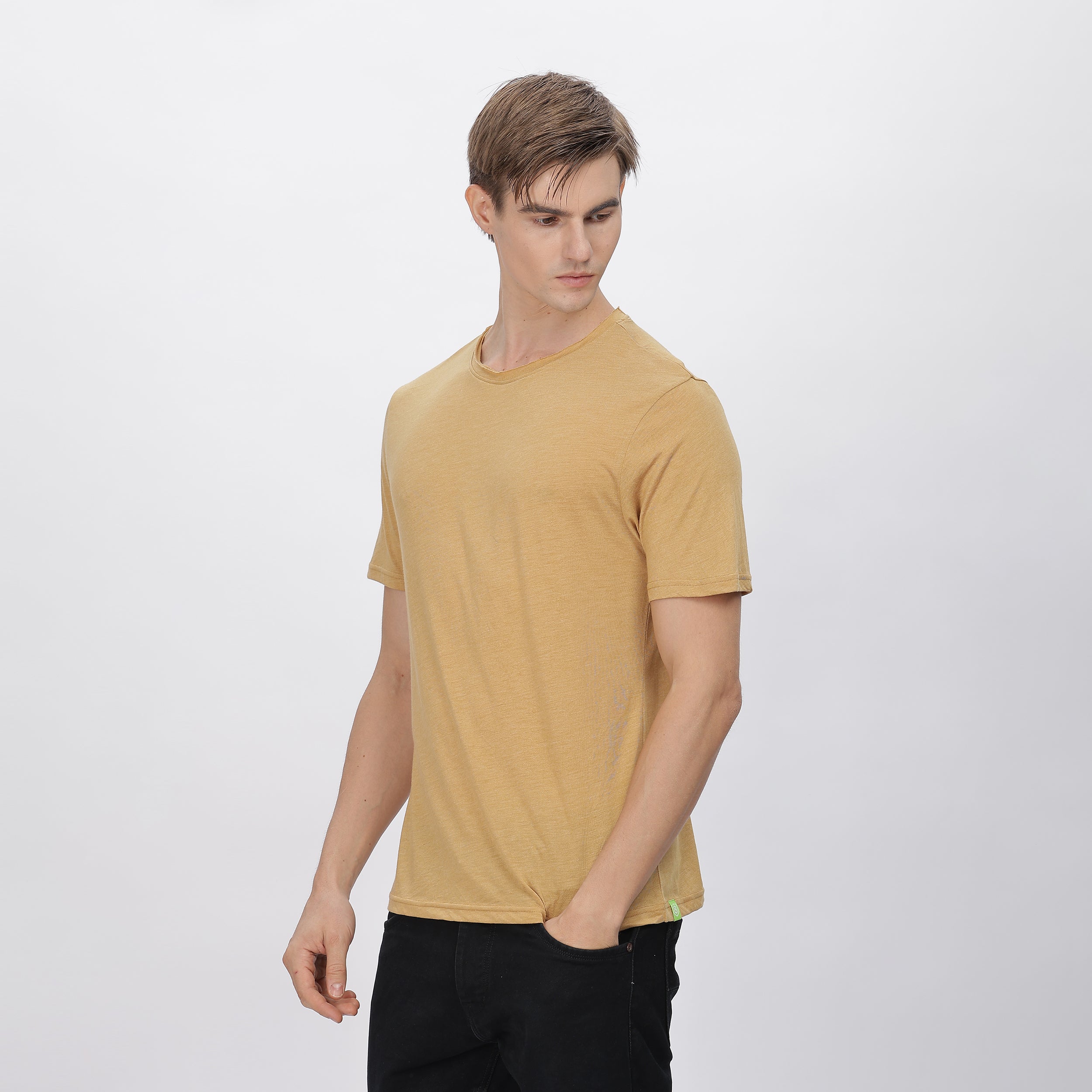 Sustainable men's t-shirt in mustard yellow – smooth polyester blend