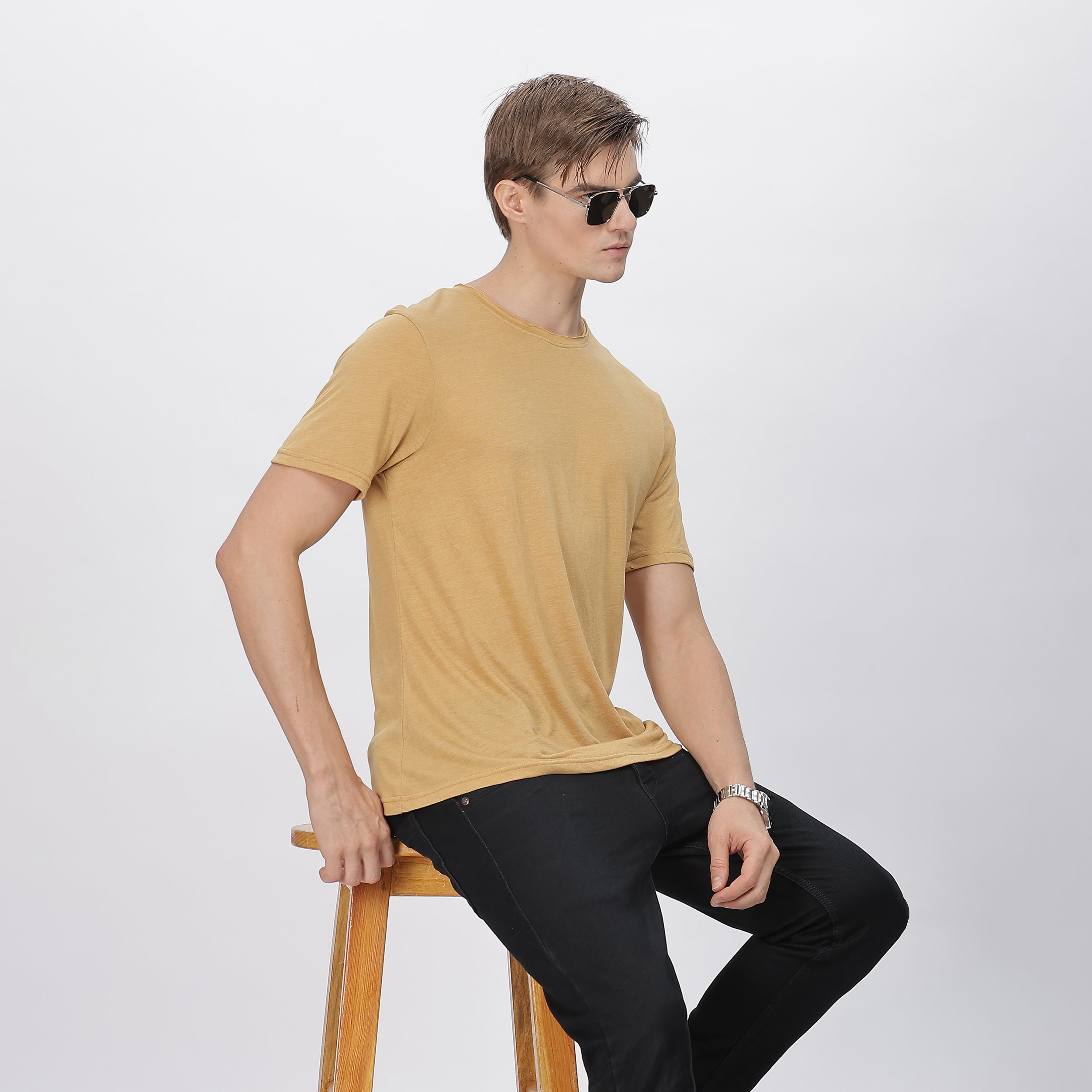Casual mustard yellow t-shirt for men – lightweight and breathable