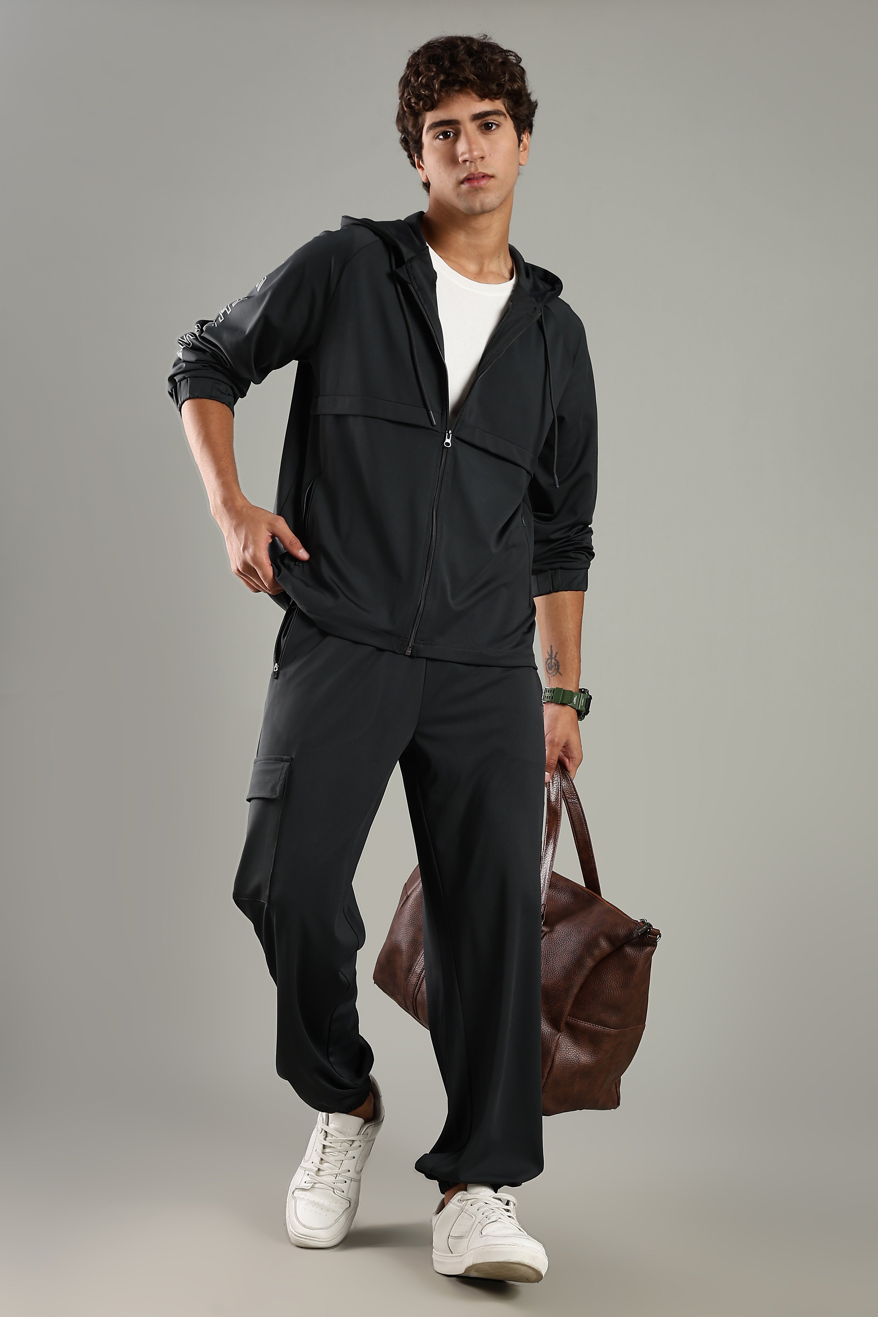 Men’s Raglan Hoodie & Jogger Set with Zipper Pockets & Flap Detail