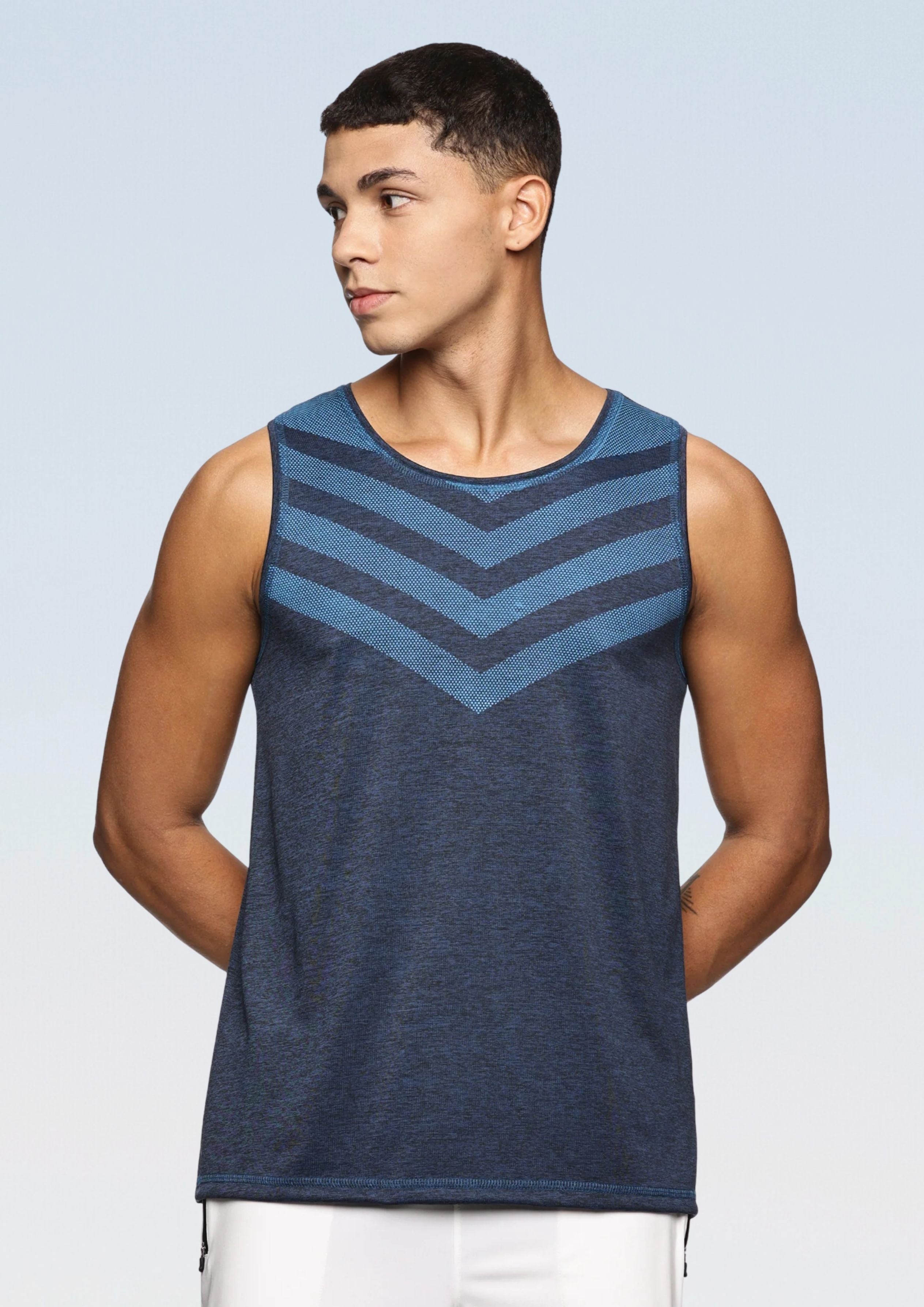 Men Slim Fit Sleeveless Tank Top with Arrow Print at Chest