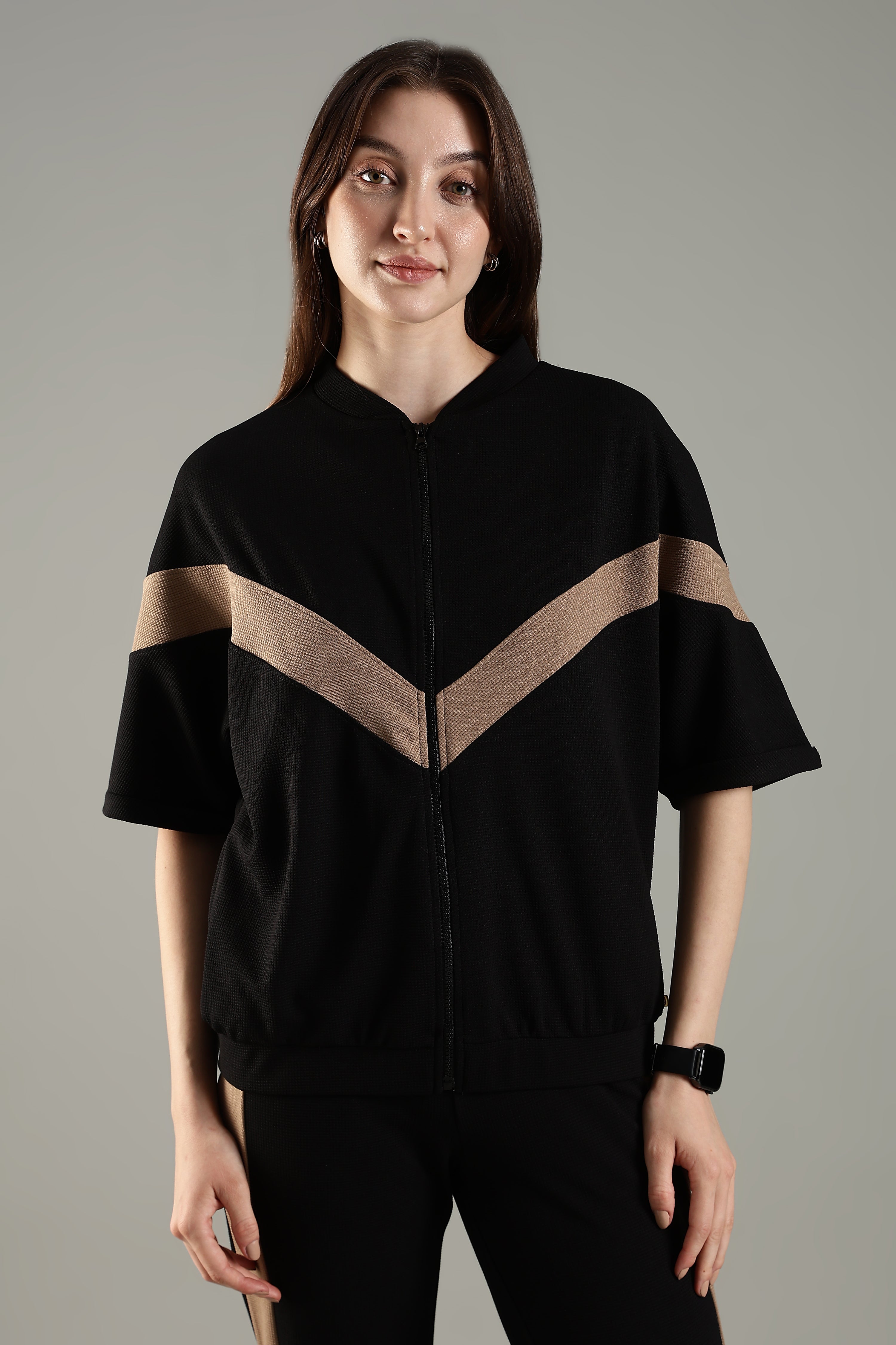 Women’s Half Sleeve V-Neck Textured Zipper Jacket