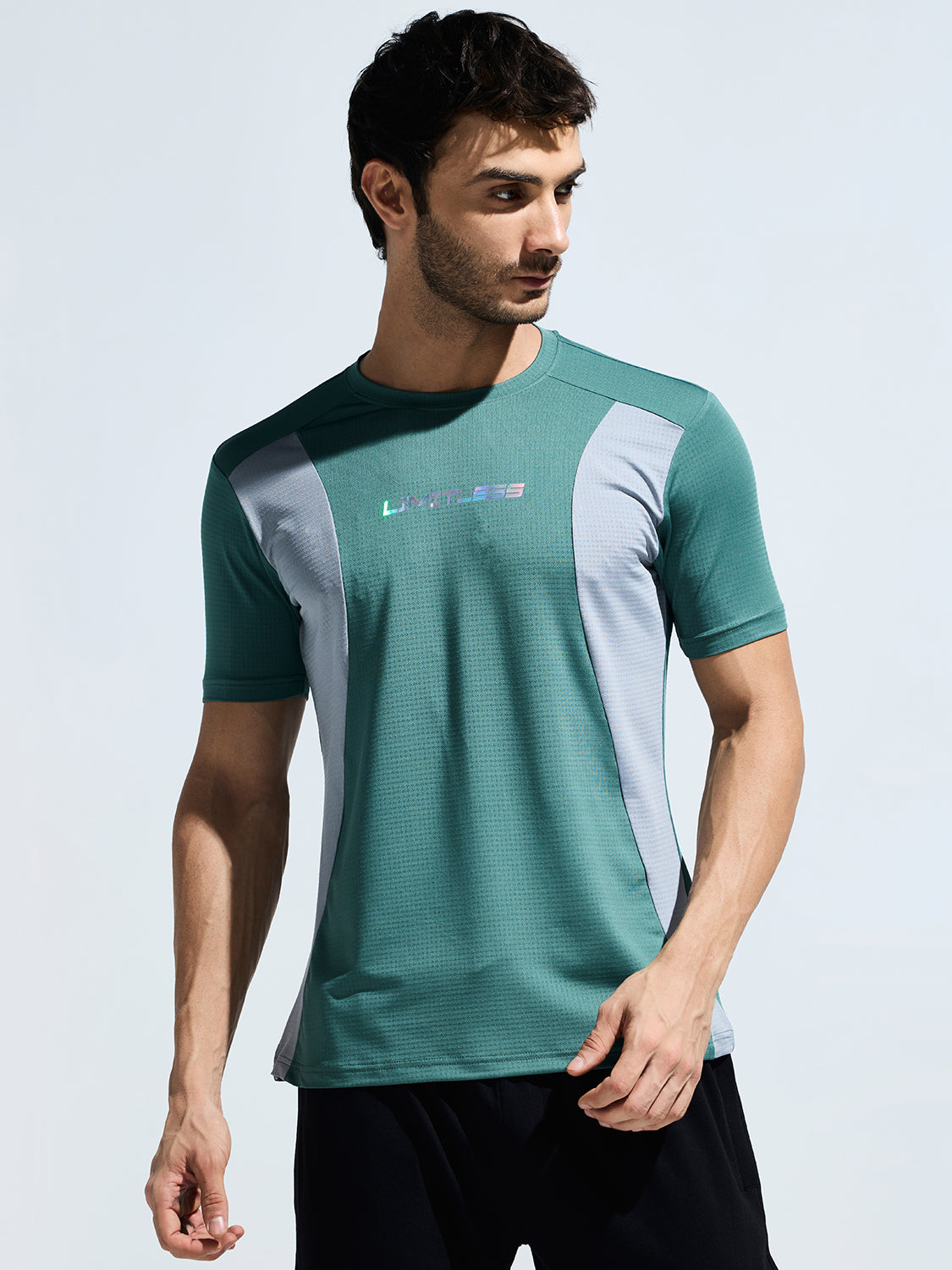 MEN’ CUT & SEW T SHIRT WITH CHEST PRINT ( HOLOGRAM)