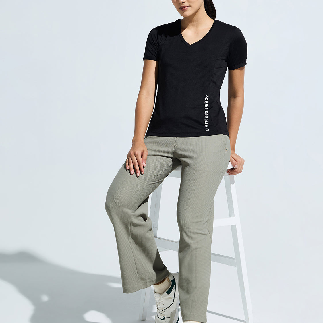 Women’s V neck cut and sew top