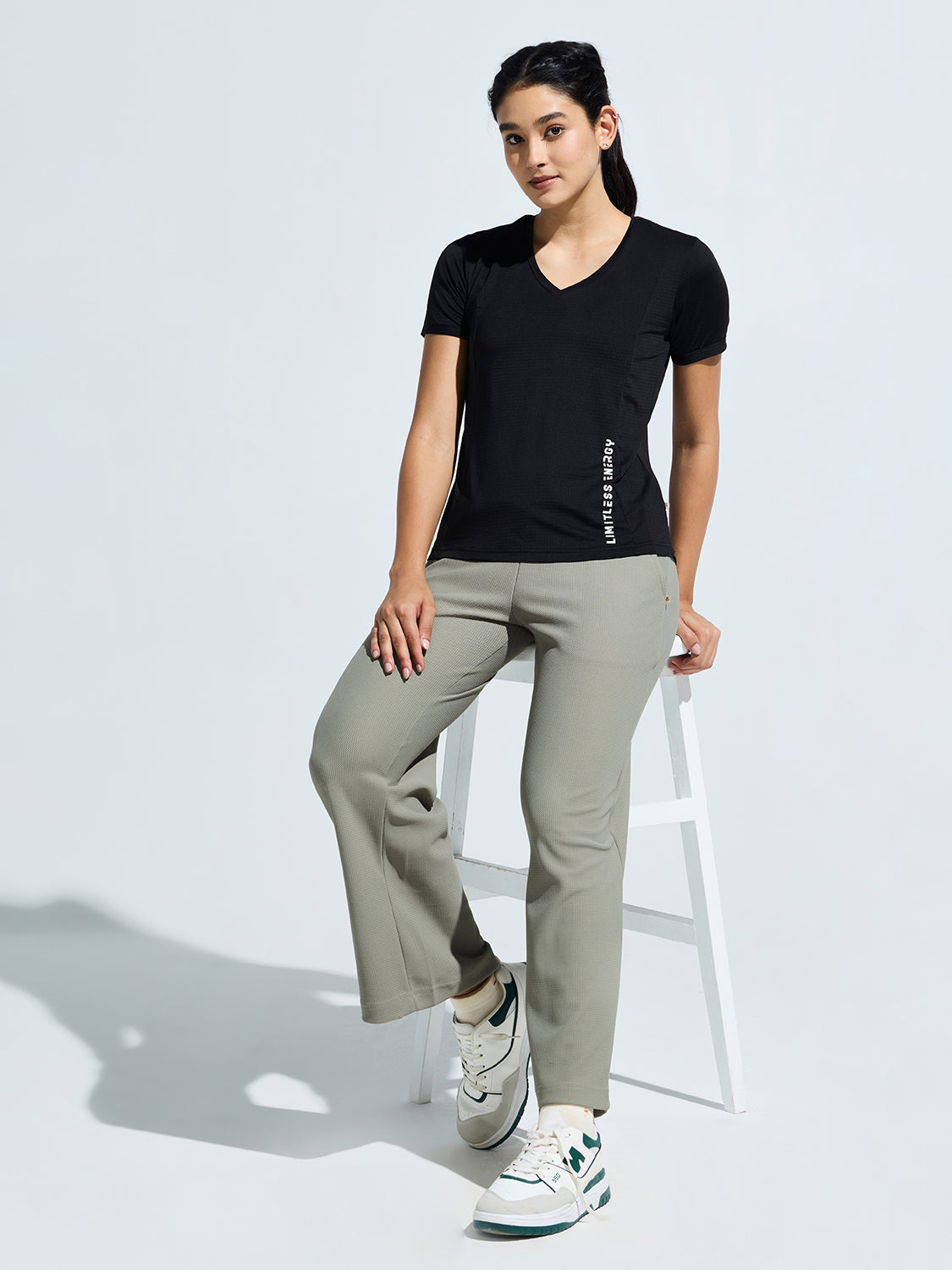 Women’s V neck cut and sew top
