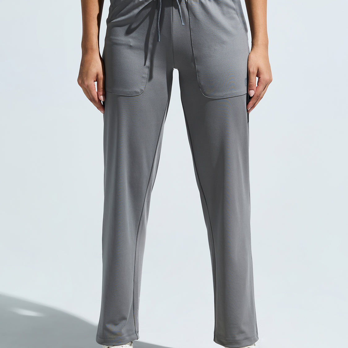 WOMEN’S MULTI POCKET TRACK PANT WITH DRAWSTRING